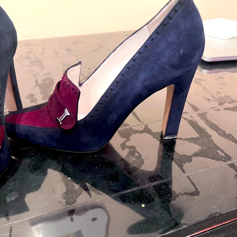 Ladies blue/burgundy suede shoes